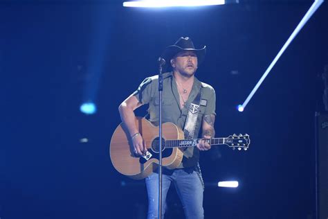 Country star Jason Aldean ends concert early after suffering heatstroke mid-performance